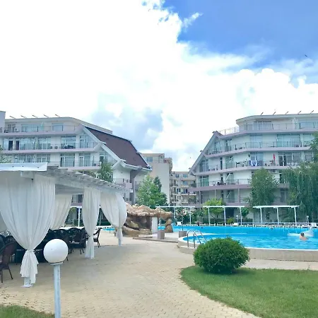 Sun Village Beach Апартамент *